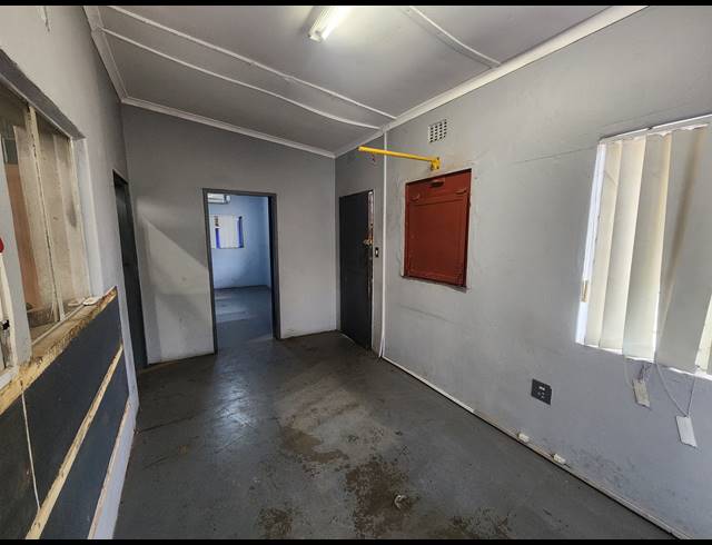 1,250M² FACTORY TO LET IN ROODEKOP